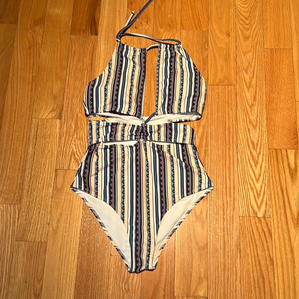 CUPSHE nwot one piece size medium